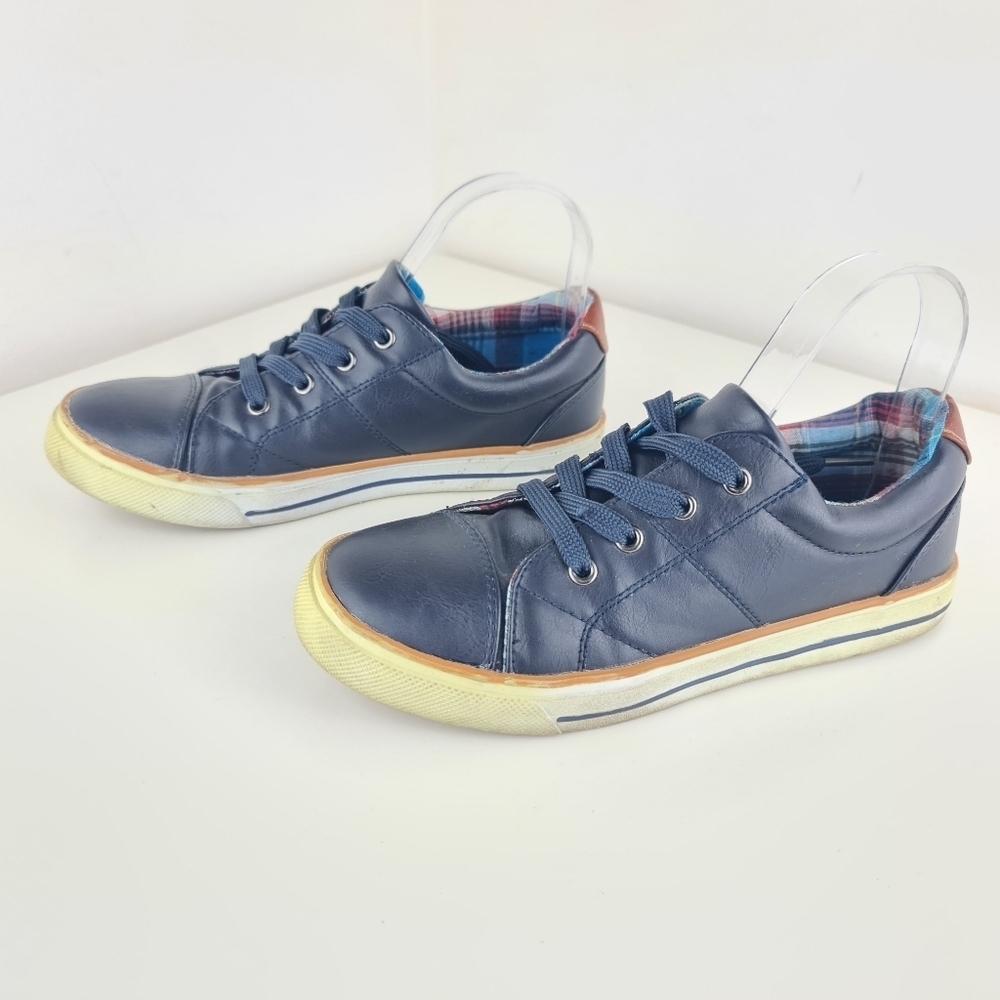Kangaroos women sneakers size 36 size 5.5 navy blue shoes